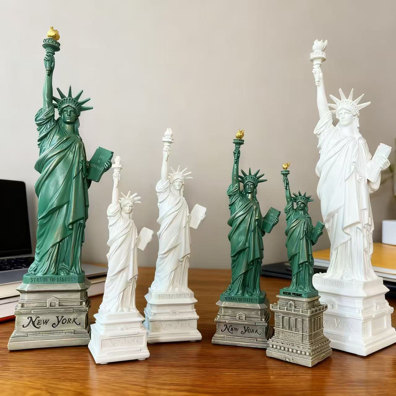 Statue of Liberty Model Desk A - Office Furniture York recension och pris